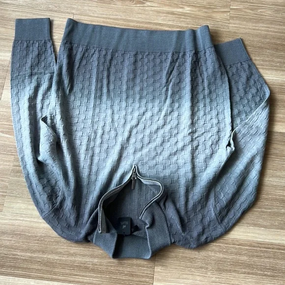 Raffi textured metallic silver gray size medium fitted sweater with zip